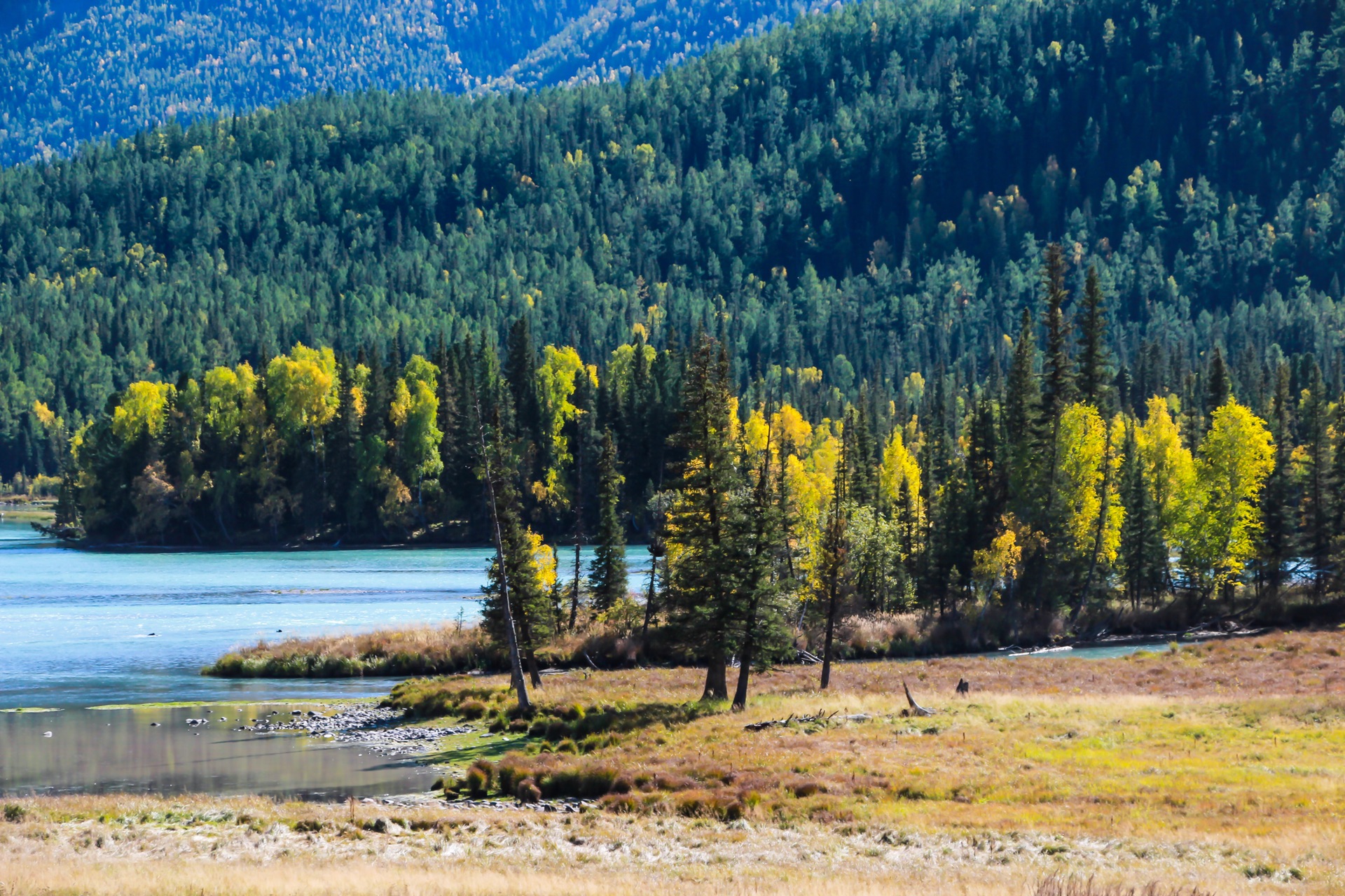 新疆，多元文化璀璨之地，丝绸之路璀璨明珠